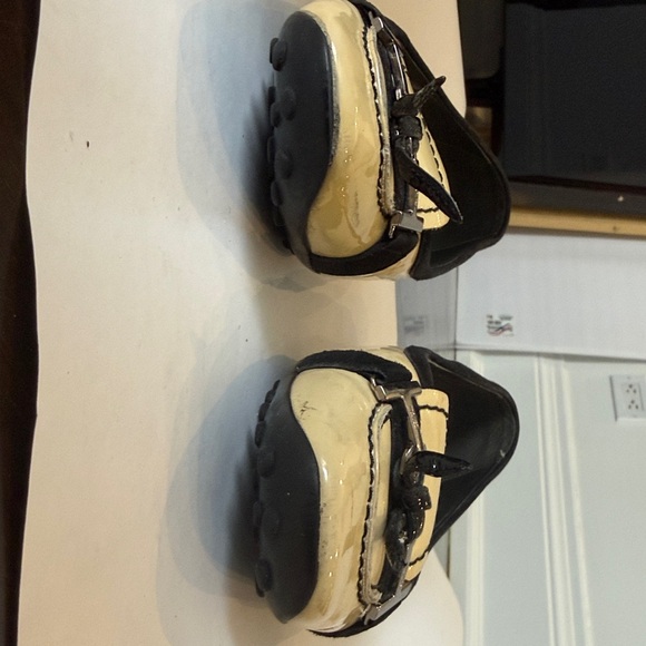 Tod’s Elegant Cream Patent and Black Suede Trim Women's Loafers - Picture 5 of 7